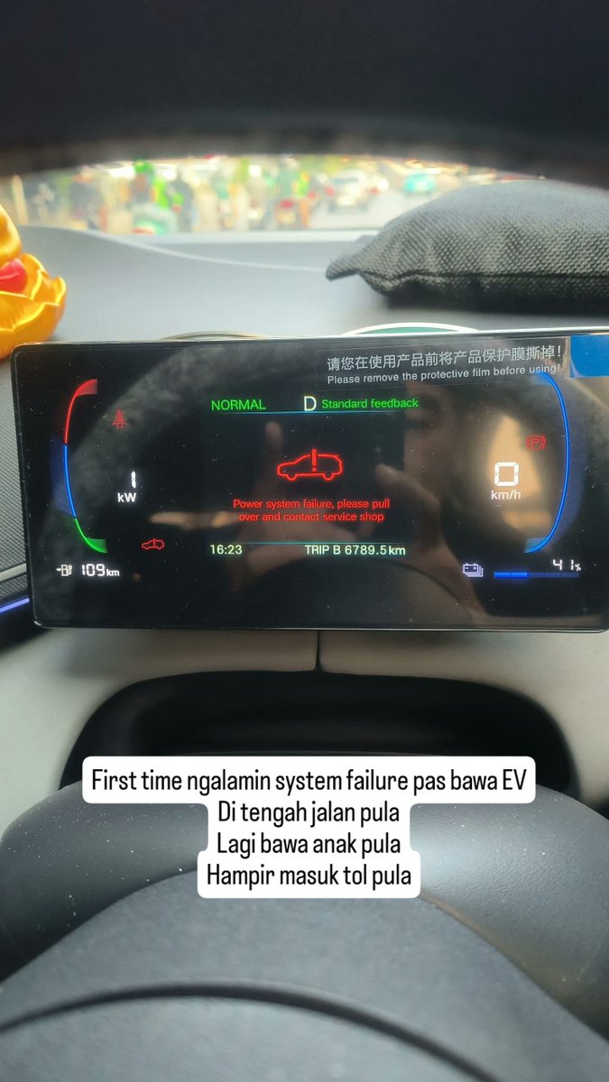MichelleWi2gw's tweet photo. Biasanya suka liat kasus2 EV di sosmed. Baru kali ini tadi sore ngalamin sendiri jirr. Mana lg bawa anak pula. Bener2 mobilnya ga bisa jalan gara2 system failure. Ga tau jg kenapa euy
Ada yg pernah ngalamin jg kah?

Kontek emergency callnya ga bisa2. Kachaw wehh. Bahkan sampe gue minta salesnya yg kontek tuh nomorpun. Dia sndiri ga bisa kontek wkwkwk. Mantab kan