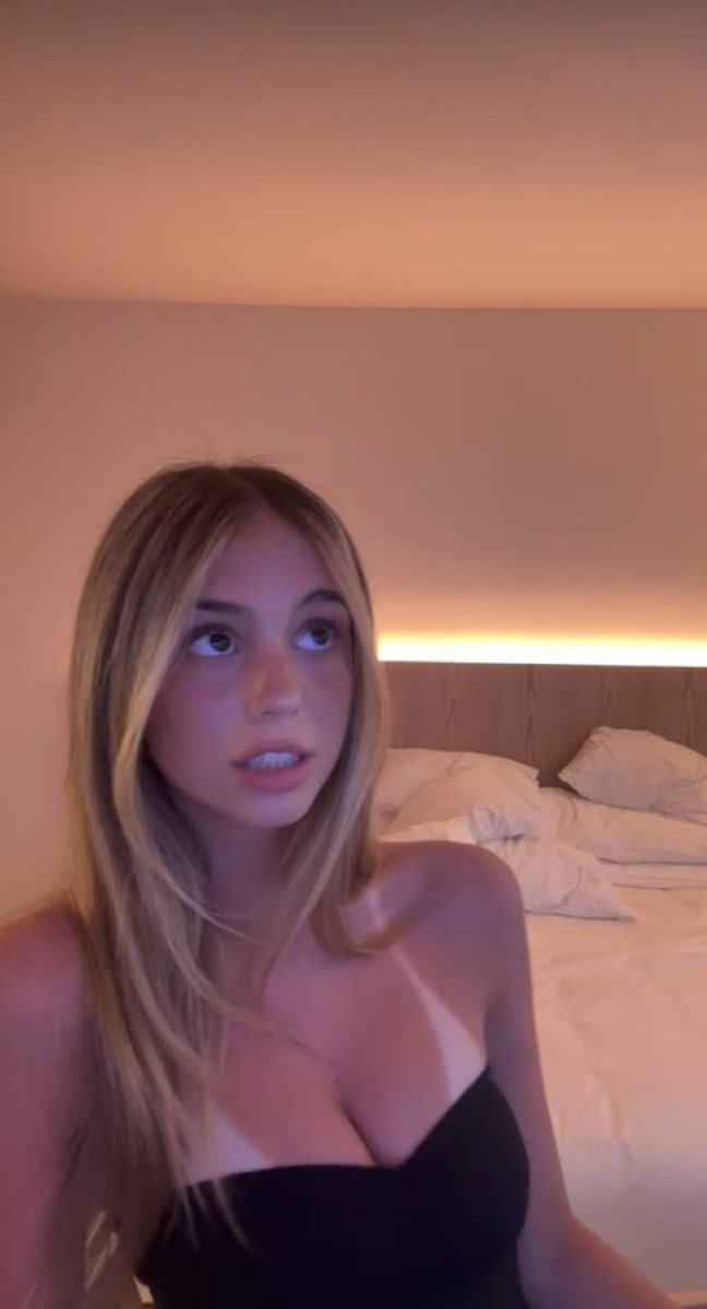 axercavins's tweet photo. 18F single, who will accept some pics ? 🙈 https://t.co/41jzqwG020