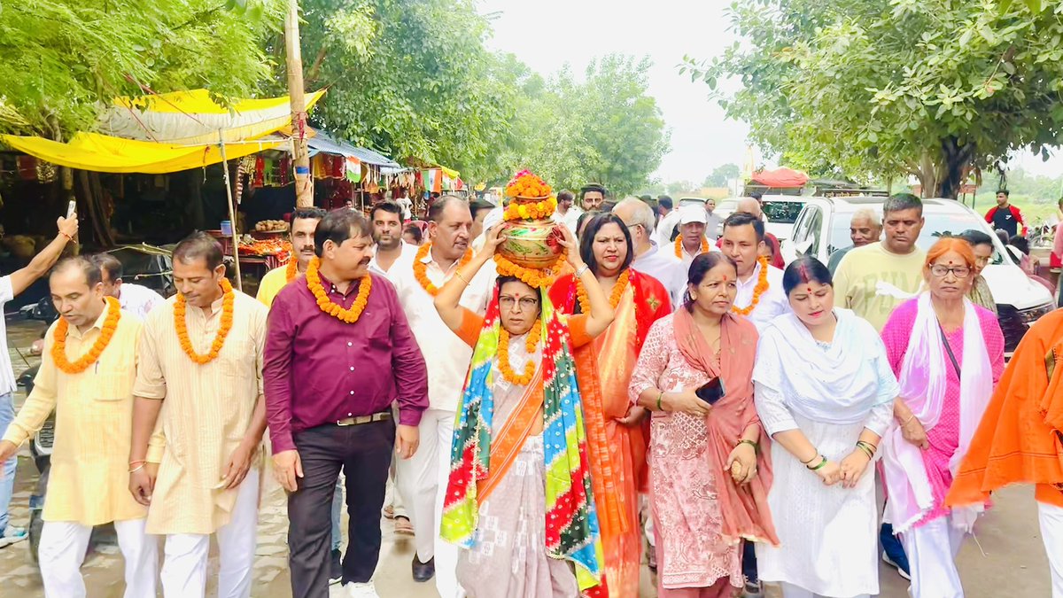 suchetasinghbjp's tweet photo. मन चंगा तो कठौती में गंगा”🙏🏻💐🙏🏻
आज मोदीनगर के सीकरी महामाया मंडल में संत शिरोमणि श्री गुरु रविदास महाराज जी की 650 वीं जयंती वर्ष के पावन अवसर पर आयोजित कलश यात्रा में आदरणीय विधायक डॉ मंजू शिवाच जी के साथ उपस्थित रही ।। 💐🙏🏻💐” https://t.co/zHokFPY6Pv
