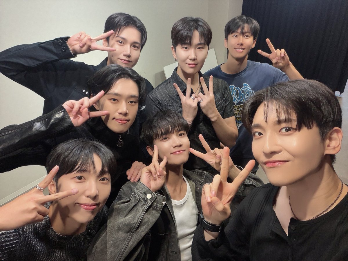 S2REGUYS2's tweet photo. 오늘도 재밌게 잘 놀았어요 그레이스 ❤️❤️ 내일도 ��밌게 놀아요 !!!! 🥰🥰🥰 
#REGUYS #GRACE #사랑해 #あいしてる https://t.co/vEIv14u1da