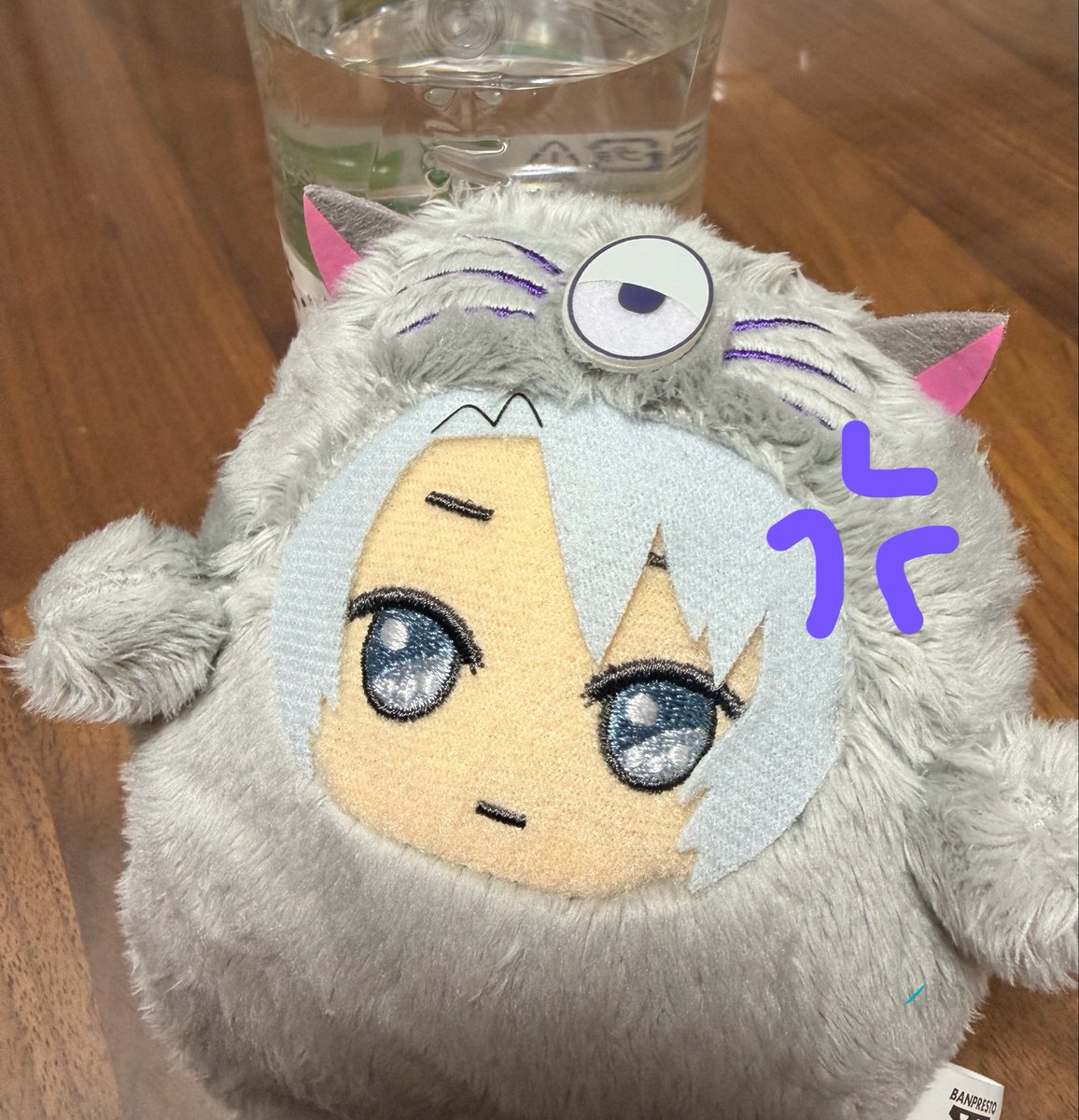 sime_savaa's tweet photo. アイナナのライブビューイング観てきた。
ビジブライブ？3DCGの初めて観たけどあれマジでどうなってるん？現地の人にはどう見えてるの？映画館のスクリーンではステージにキャラが実際いるようにしか見えなかった仕組みわからんけど凄い。
一緒に観てたぬいさんはずっと握られ振られ、お疲れさまです。 https://t.co/SeSXLXvvMH
