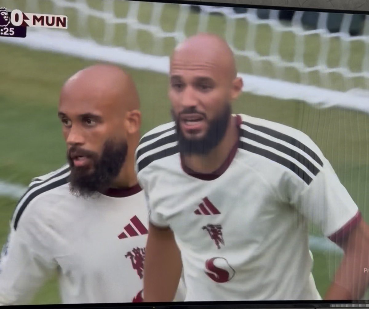 DjMaRiiO's tweet photo. Se me ha bugueado el partido del Manchester United, me salen 2 Mbeumos todo el rato en la banda derecha https://t.co/W8OimbbtNp