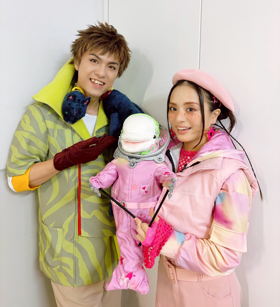 C_OSUGUILERA's tweet photo. スギヤマオトメ初日🐬
無事に2公演終わりました🙌

始まる前にはTLPTならではの
独特な緊張感がありますが
舞台の上はやはり楽しい…！！

明日はフェーズ1最終日。
明日も戦い抜きます！！

📸
・本日初日メンバー
・7人戦で人間勝利の2人
・愛しのオトメちゃん

#グノーシアTLPT https://t.co/6plAPORAMT