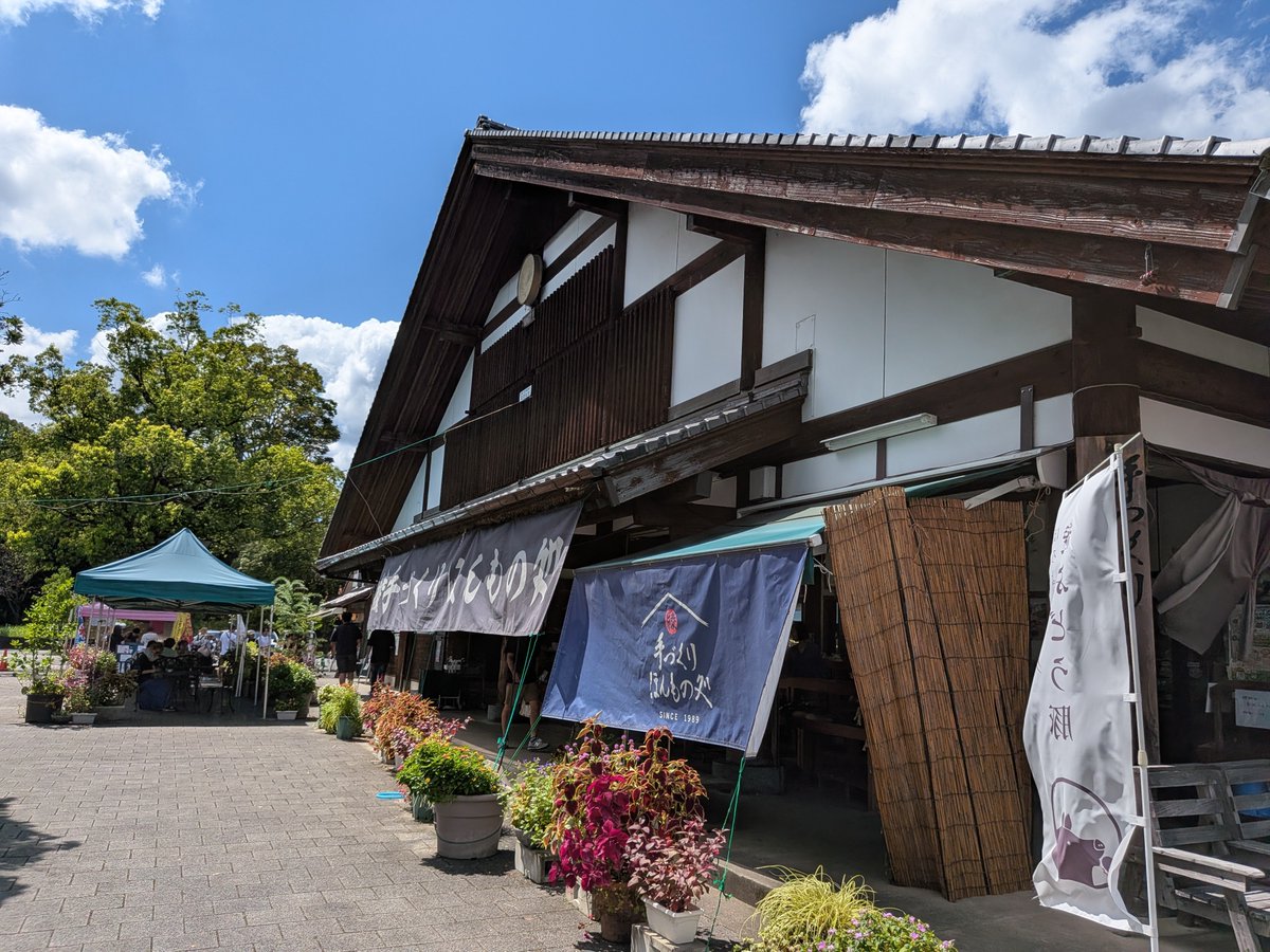tianshangyushu's tweet photo. ポスター巡りお次は綾町。
たまにゃんです。
プライベートでの訪問のところも切り抜いてくれてました。 https://t.co/EQMvQHv5a2