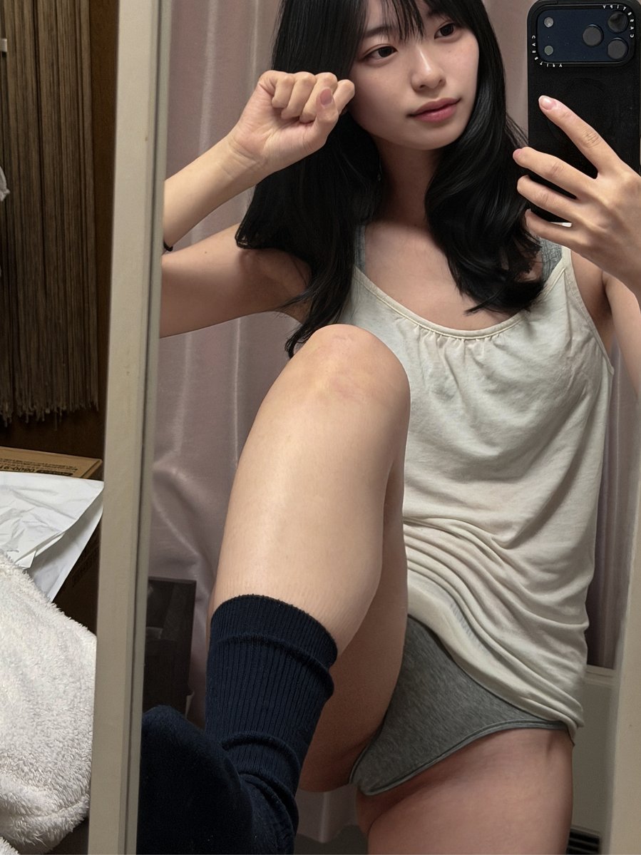 Sinakhon's tweet photo. 18歳LJKです
えっと、正直に言いますね
かなり変態です笑

#彼氏募集中 #高校生 https://t.co/nxhD01QzoN