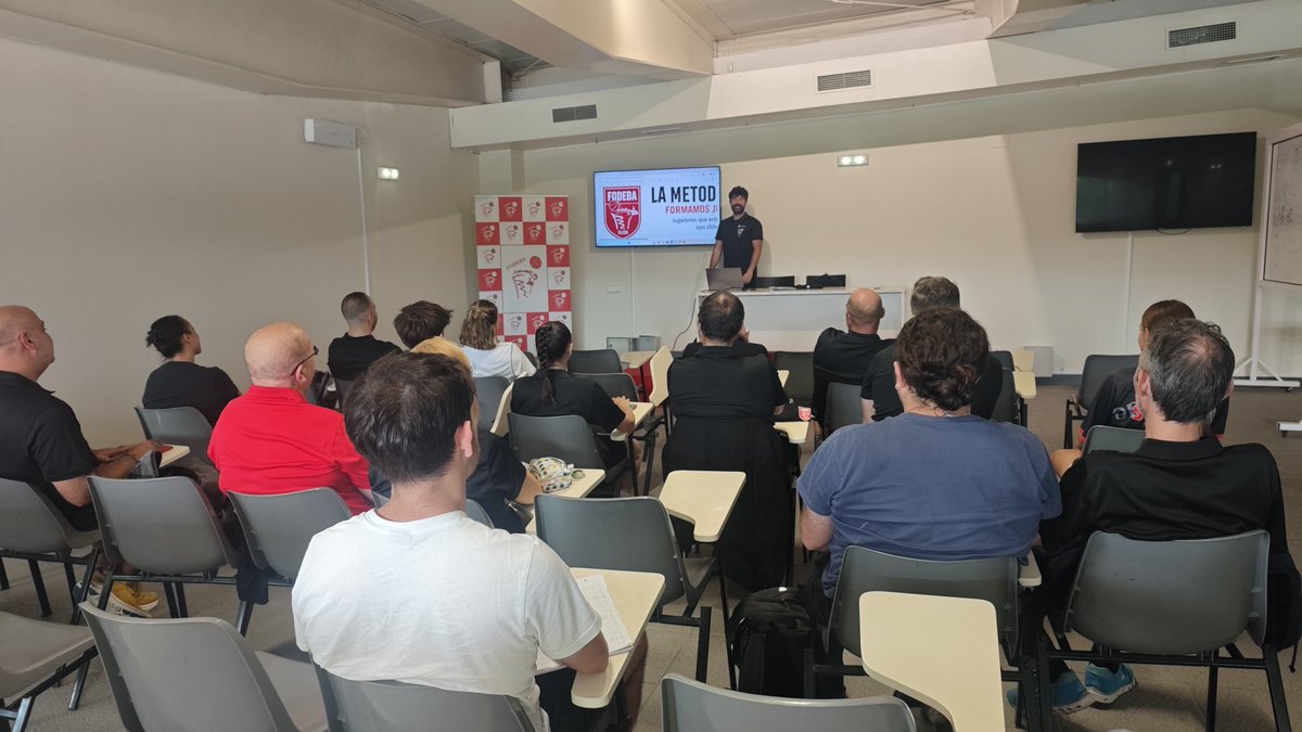 fodebagijoncdb's tweet photo. 🏀 ARRANCAMOS LA TEMPORADA 26/27

Y como la temporada empieza mucho antes del primer partido, empezamos formándonos, compartiendo opiniones y trabajando juntos.

Dos jornadas, de formación interna para nuestros entrenadores.

¡Comienza la 26/27! 🔥 https://t.co/DoBxgBWQoi