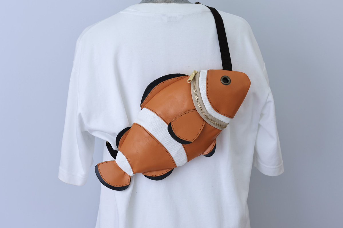 kabababaaan's tweet photo. 隠れてない【カクレクマノミバッグ】を作ってみました！

イソギンチャク色の服を着てたいですね。 https://t.co/t2c3QGkXyZ