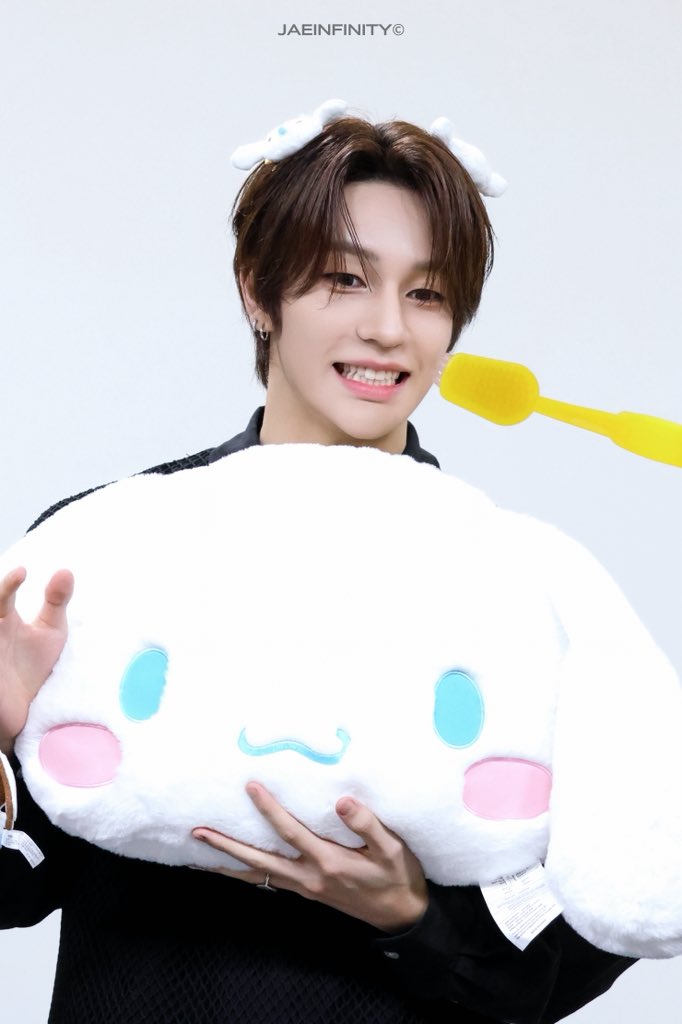 JAEINFINITY1020's tweet photo. 260822 헬로라이브 팬사인회

૮₍• ᴥ •₎ა 
#JAEIN #재인
#KEYVITUP #KVP #키빗업 https://t.co/Dtxt9iaYki