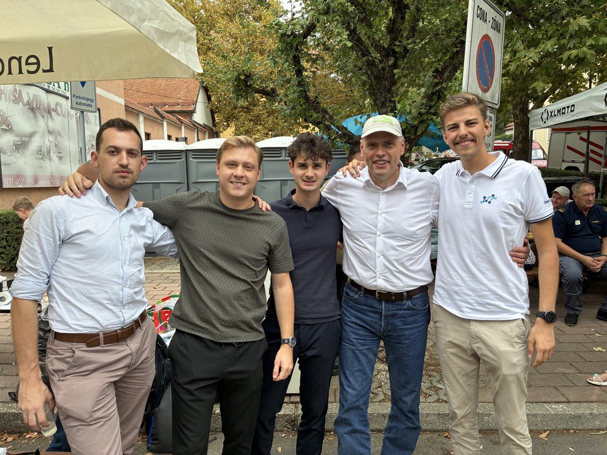 DemokratiSLO's tweet photo. 🇸🇮Danes diši po bograču!🥘
Naša ekipa je v Lendavi na Bogračfestu.

Vabljeni, da se nam pridružite na naši stojnici. Pridite na klepet, dobro družbo in seveda 👉🏻 bograč! https://t.co/UaRqBTU0t3