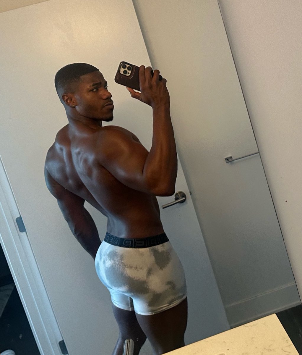 cybrshrty's tweet photo. back gains. https://t.co/6ido6Ul96G