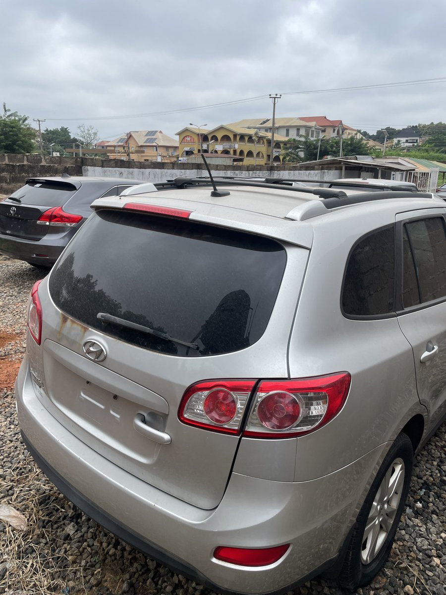 HoodPlugz_'s tweet photo. 🇺🇸 2012 Santa Fe 
Remains a budget-friendly used SUV for basic family transport or light duty if thoroughly inspected 
It competes with contemporaries like the Toyota RAV4, Honda CR-V, Ford Escape

3.5L Lambda II V6 (276 hp, 248 lb-ft torque), paired with a 6-speed automatic. https://t.co/4pw9zB6reG