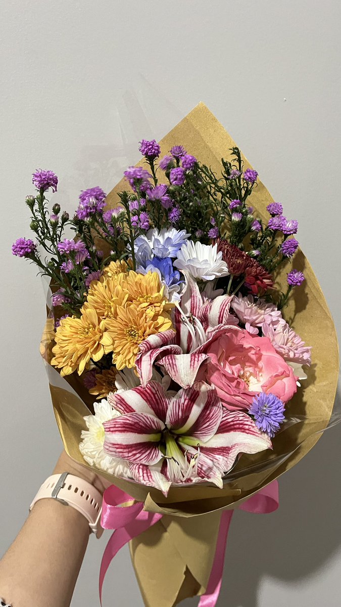 yourcinnam0n's tweet photo. memercayakan 20 ribu di florist langganankuu😘🫰🏻

WOI TP KO BISA FLORIST LANGGANANKU NGASI HARGA BUNGA SECANTIK INI CUMA 20K ?!?!?? ngga rugi tah mba mbanya inii😭😭 https://t.co/IQXbRz2KAO