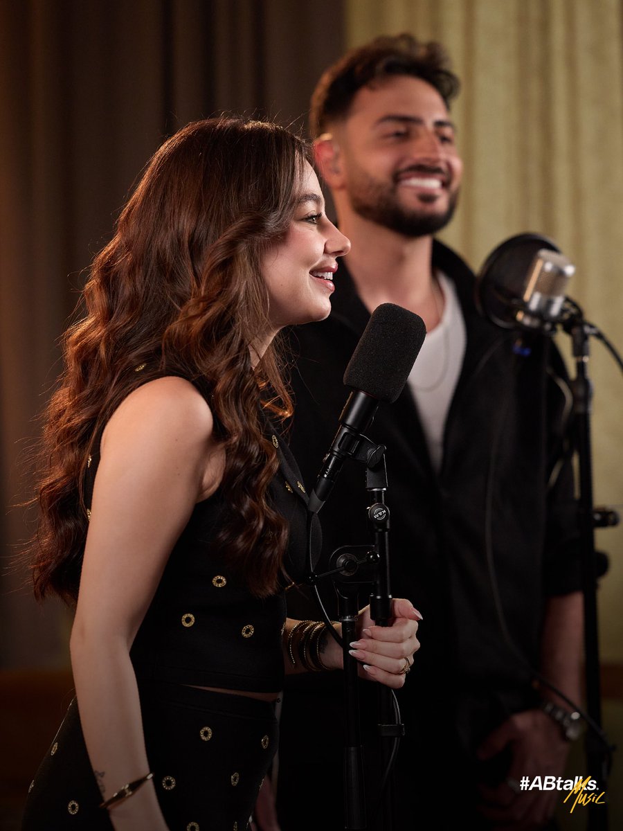 abtalks's tweet photo. الليلة 🎶 موسيقى مع بيسان اسماعيل وفؤاد جنيد 🇸🇾🎤

من سكن اللجوء إلى تحقيق نصف مليار استماع، يفتح الفنانان السوريان بيسان إسماعيل وفؤاد جنيد قلبيهما عن الخذلان في الوسط الفني، الخلافات ��لإبداعية، وإعادة تعريف البوب السوري.

⏰ الحلقة كاملة 9 مساءً بتوقيت الإمارات على اليوتيوب.

صور في: Villa Coconut DIFC

#BessanIsmail #بيسان_اسماعيل #ABtalksMusic #FouadJned #فؤاد_جنيد