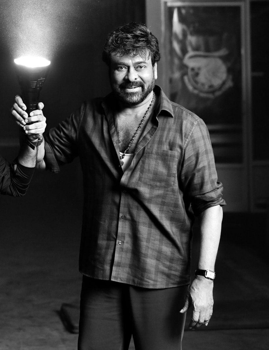 Amarnath_555's tweet photo. Looks 🔥🔥🔥🔥🔥🔥🔥

On sets of #KAAKA 🎬

#HBDMegastarChiranjeevi 
#Kaaka #MegastarChiranjeevi https://t.co/cc10hVdwIA