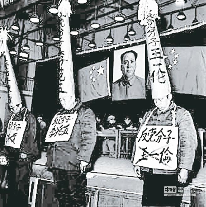 Evenlyn_Paker's tweet photo. @5xyxh 为什么要骂，因为全共产党都在庇护这个杀人魔 https://t.co/iQNiWscPt4