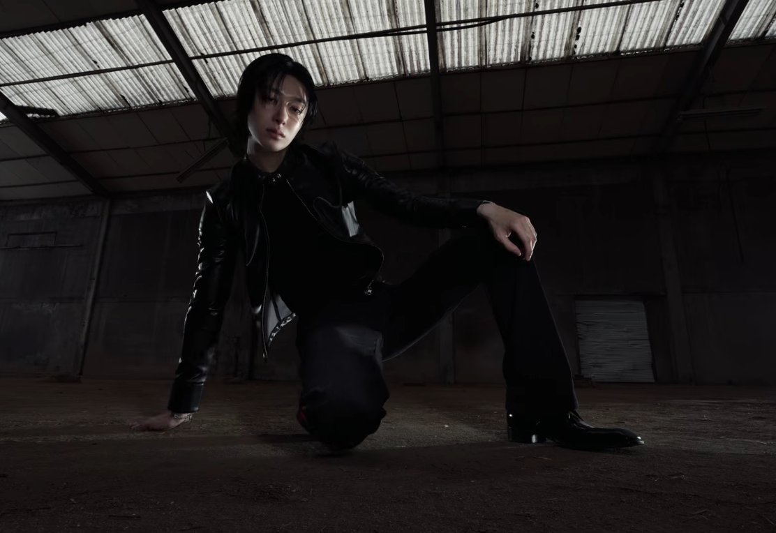 thedreamingbymx's tweet photo. HYUNGWON THE MOTHERFUCKING VISUAL YOU ARE YOUR FACE CARD HAS NEVER DECLINED https://t.co/KBjp76ZrJI