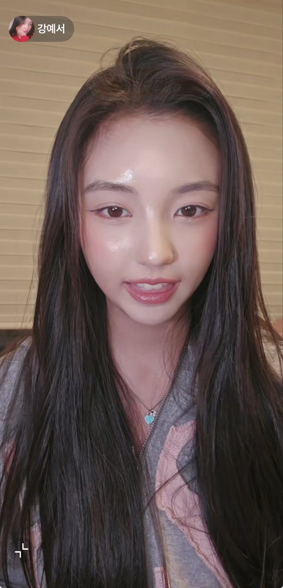 yeseochat's tweet photo. #YESEO is currently live on TikTok
#강예서 #イェソ 

https://t.co/Zf7mRm6MU0 https://t.co/SZv7Rr9p6G