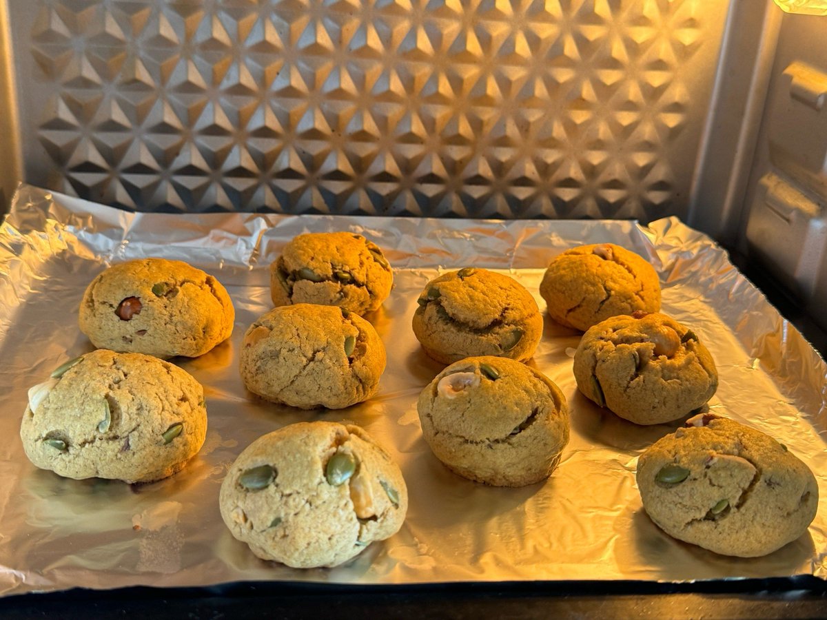 IanMacleod20's tweet photo. Just moved into my first apartment! The tiny kitchen has a chipped counter but it’s mine—spent all afternoon baking cookies and feeling so grateful for this little fresh start. https://t.co/Q2wUCGhtAt