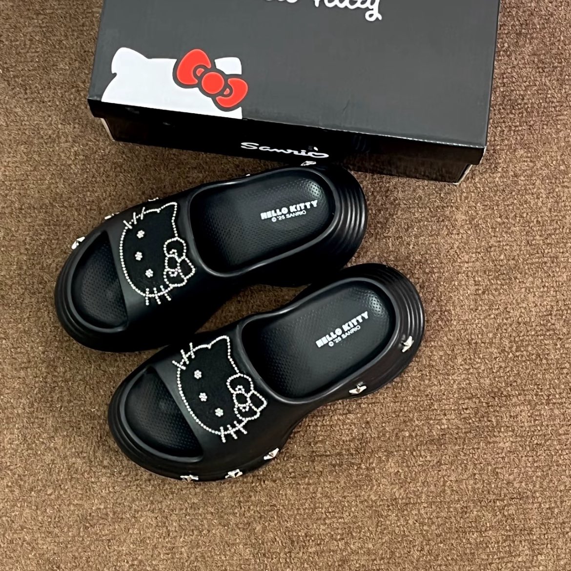 stores242's tweet photo. #พรีออเดอร์
Hello Kitty x Sanrio ส้นตึกสุดชิค
งานจริงดีงามสุดๆ
Size 35 - 40 ( 23-25 cm)
sาคา 1,250.-
สนใจทัก DM &กดลิ้ง Bio
#sanrio #hellokitty #พรีออเดอร์จีน #พรีออเดอร์รองเท้า #รองเท้าแฟชั่น #รองเท้าผู้หญิง https://t.co/SBCTqHPKIN