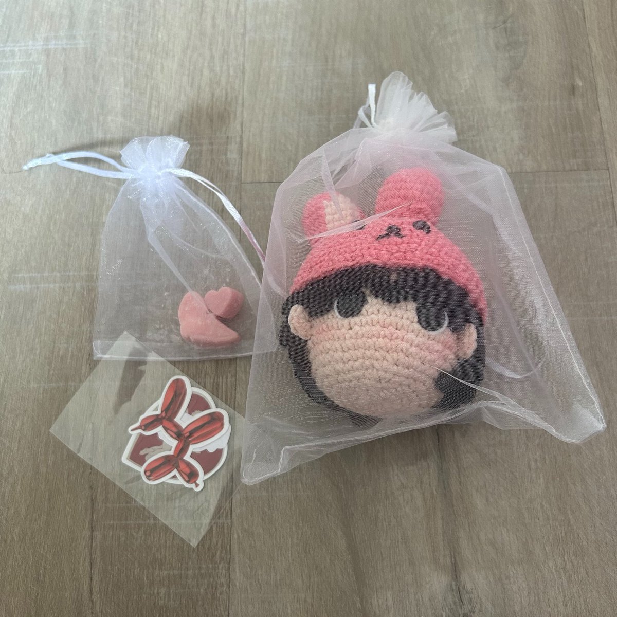 ihsgirI's tweet photo. feedback super positivo pra @M0ONCHAE !!

eu to APAIXONADA, esse chaveiro é a coisa mais linda do mundo, muito obrigada pelo sorteio e por todo o carinho 💗

to muito grata por ter ganhado, obrigada mesmo 🥹

e gnt alem de ser super talentosa, a babi é um amor, recomendo DEMAIS https://t.co/obFqMOHVme