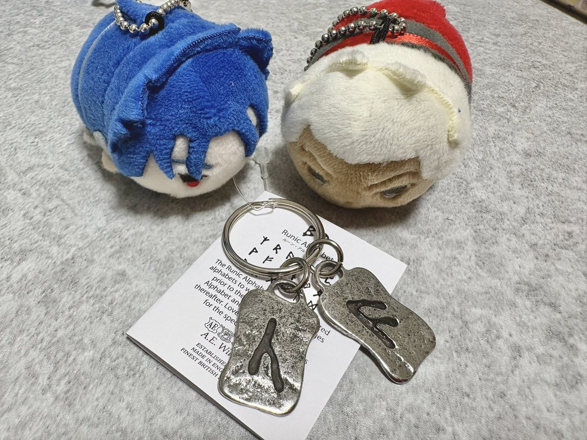 yukimui's tweet photo. 英国展にもご一緒してもらってルーン文字買えました🥰
明日は買ったスコーンを食べるっっ https://t.co/nyCtmo7z2D