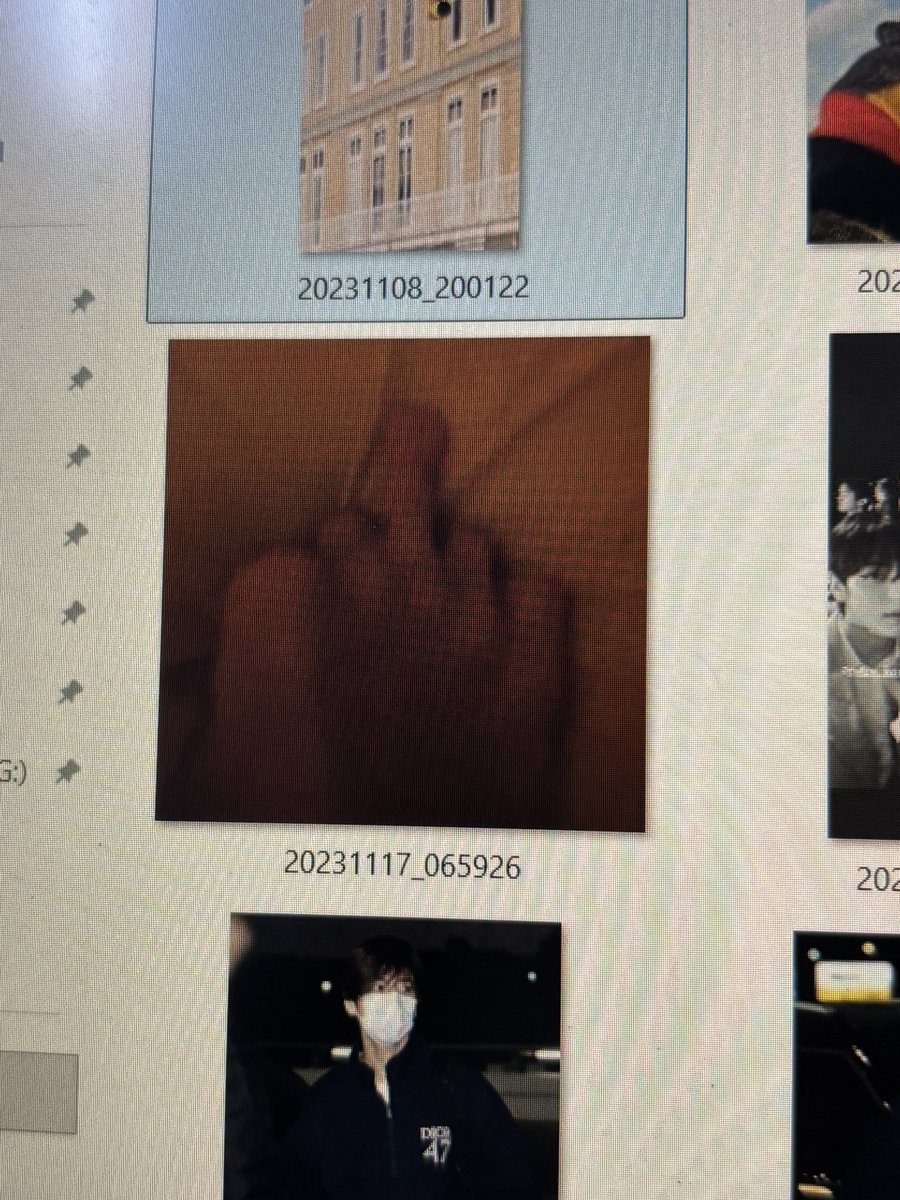cherrietyun's tweet photo. was trying to clean my old phone’s storage and saw this iconic picture 😭 https://t.co/zo2GYa2y1d