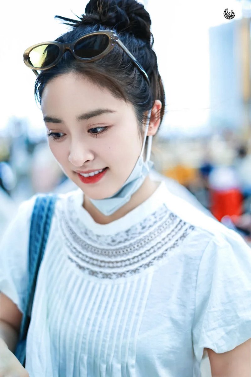 yuearchivebr's tweet photo. Simcare (also known as Simpcare or 溪木源 in Chinese) is a popular Chinese beauty and skincare brand founded in Guangzhou in 2019. It specializes in nature-based, functional skincare products designed specifically for people with sensitive skin. 

#ShenYue #เสิ่นเยว่ #沈月 #심월 https://t.co/Ms14zzXlfd