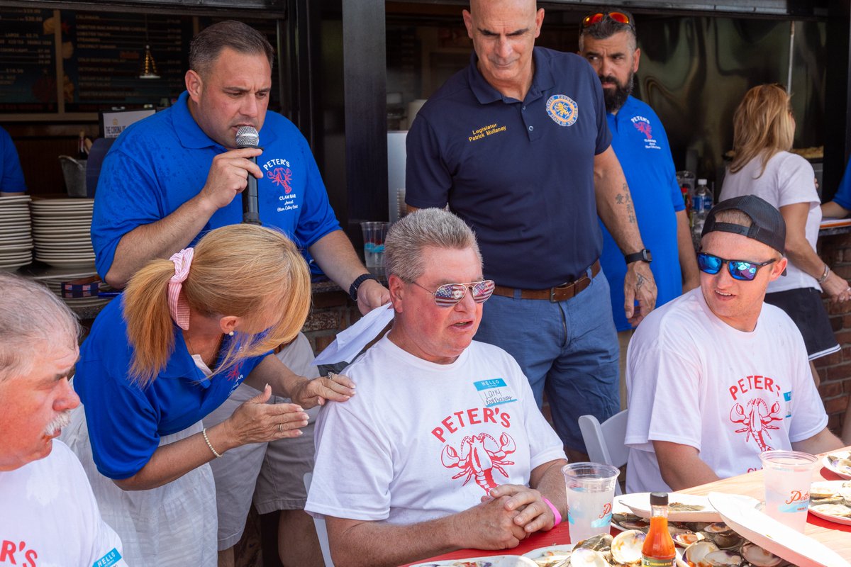 ANTHONYDESPO's tweet photo. Since we kicked it off 12 years ago, the Peter's Clam Bar #ClamEatingContest has raised hundreds of thousands of dollars, shucked tens of thousands of clams for a cause, and supported local charities.

This year was no different. I’m grateful to have joined @TOHFerretti @butchyamali4441 @islandparkfd in hosting.

Congrats to the winners, devouring nearly 2K clams in support of Lindsey Rose Parke Foundation.