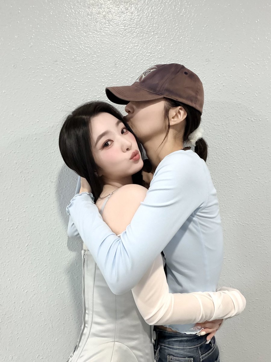 joynarakmak's tweet photo. จอยรีนปีนี้แกเปนรัยว้ะ ตอบนี่ดิ้ เอาอีกนะเฟ้ย https://t.co/ziE09KdvgK
