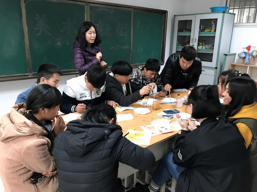 MiJiMo7's tweet photo. Our design society's hands-on poster-making workshop is happening this Sat at 2 PM in the campus art studio! All students welcome to join, bring your creative ideas u0026 make cool works with us.  #CampusClub https://t.co/KD6ZDdimyA