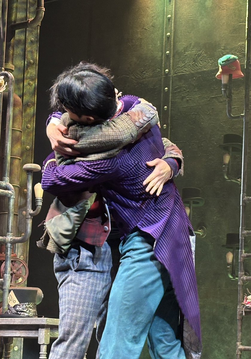 hwnjtr's tweet photo. 동슬린 품 엔딩..

다시는 떨어지지 마.. https://t.co/jI9NGYp0SL