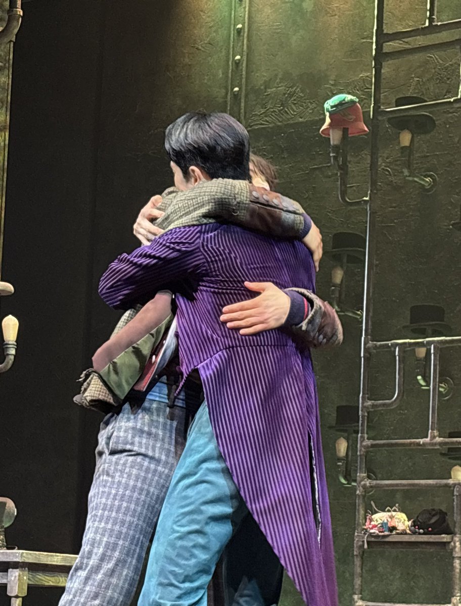 hwnjtr's tweet photo. 동슬린 품 엔딩..

다시는 떨어지지 마.. https://t.co/jI9NGYp0SL