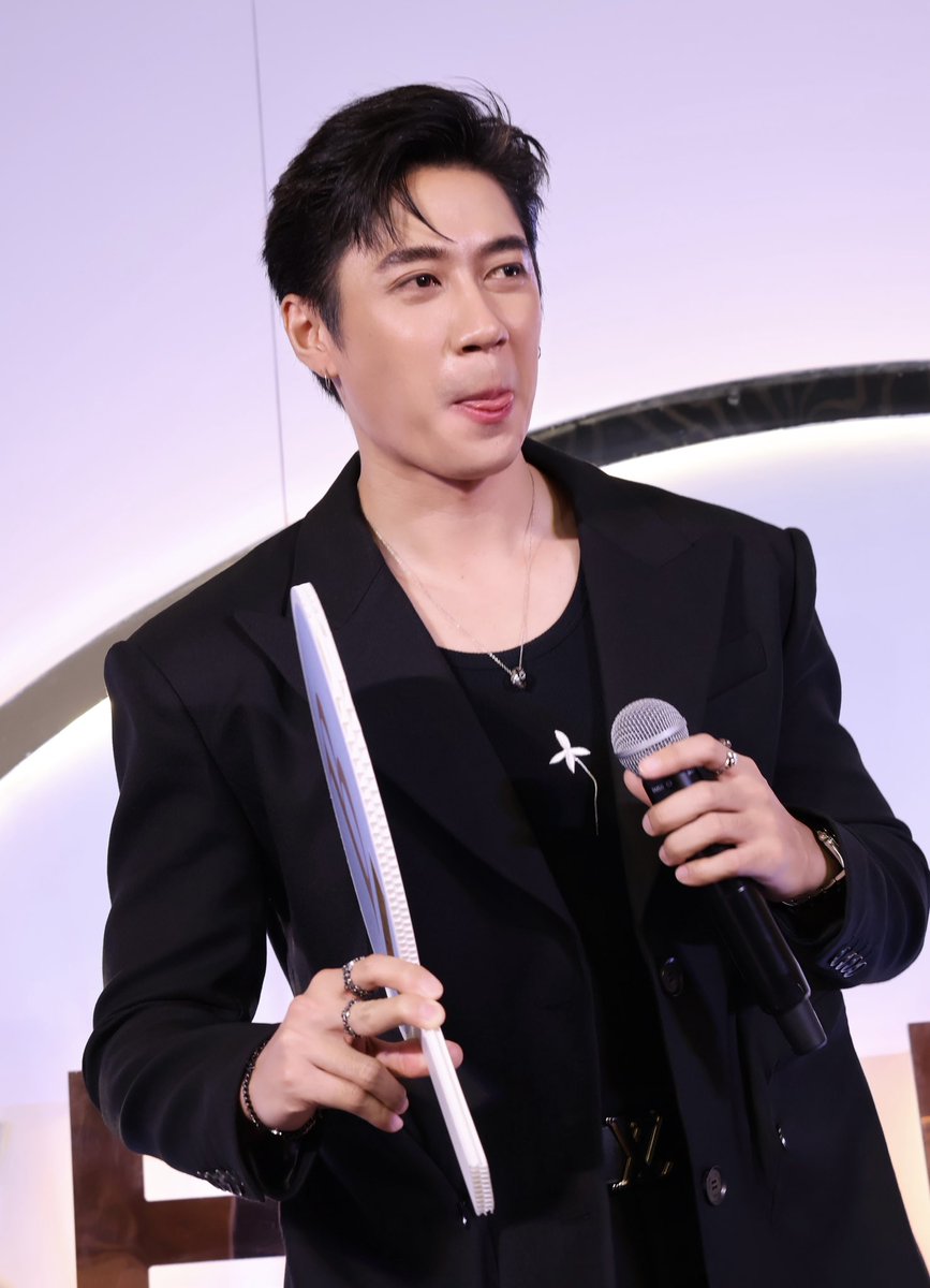 nongpeung8's tweet photo. ตัวจริงวันนี้แจมหล่อมากๆๆๆ แต่ถ่ายมาหน้าดื้อหมดเลย😜

JAM X SEOUL SOCIETY CLINIC  
#SeoulSocietyClinic
@RachataJam #แจมรชตะ https://t.co/A8xPEtydsh