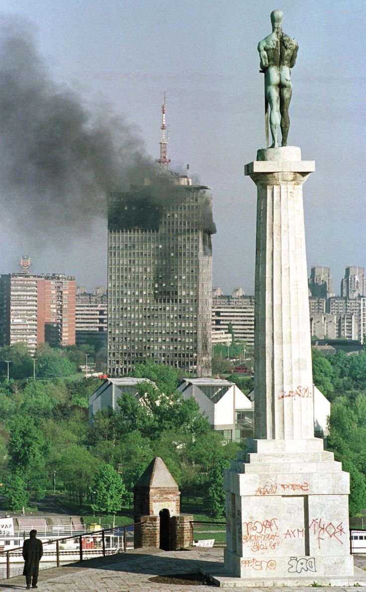 YugoslavVisuals's tweet photo. NATO bombardment of Belgrade, 1999. https://t.co/vjx2Ui5RVW