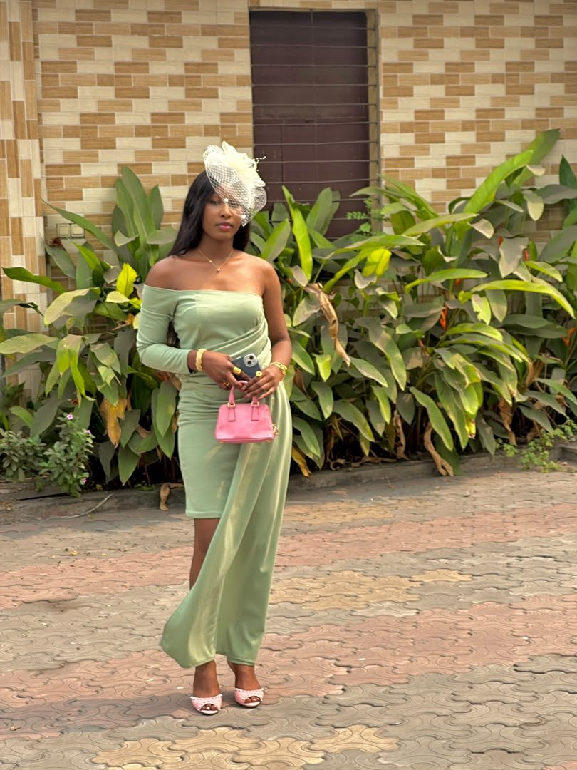 _bon_chic's tweet photo. 👗 Robe : 12 000 FC
👞 Chaussures : 28 000 FC
👜 Sac : 10 000 FC
🎩 Chapeau :15 000 FC
💰 TOTAL :65 000 FC
Arrêtez de mentir à vos hommes. 😂
Avec une petite somme, je me suis bien habillé en friperie.
L’élégance n’est pas seulement une question de prix, mais aussi de coup d’œil. https://t.co/DxdwbpdMUc