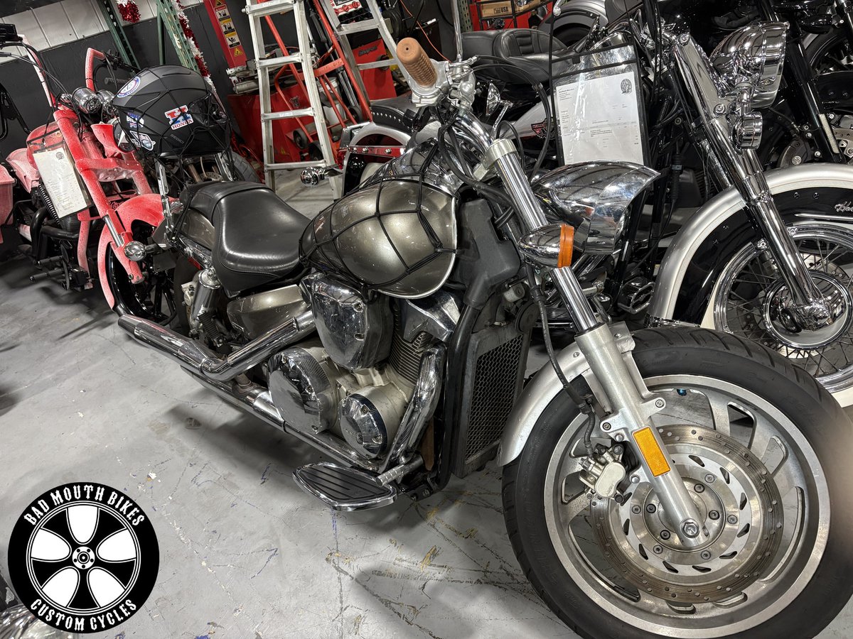 elpaulovalentin's tweet photo. Want a more comfortable, functional ride? This 2009 Honda VTX 1300C received a new front stop switch, turn signal switch, and Cobra swept floorboard kit with driver floorboards for improved comfort, style, and long-distance riding. https://t.co/XHyaCoAT91