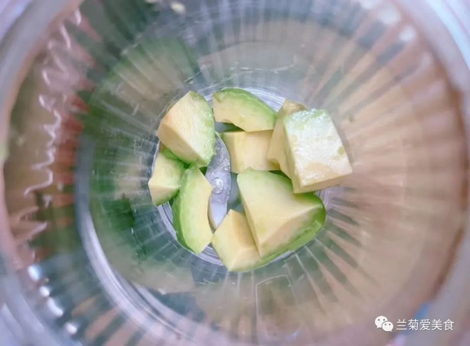 cacaix18's tweet photo. Just whipped up a creamy avocado toast with a sprinkle of flaky sea salt and red pepper flakes—10-minute weekday win that tastes like a treat! https://t.co/GHVshBzqzL