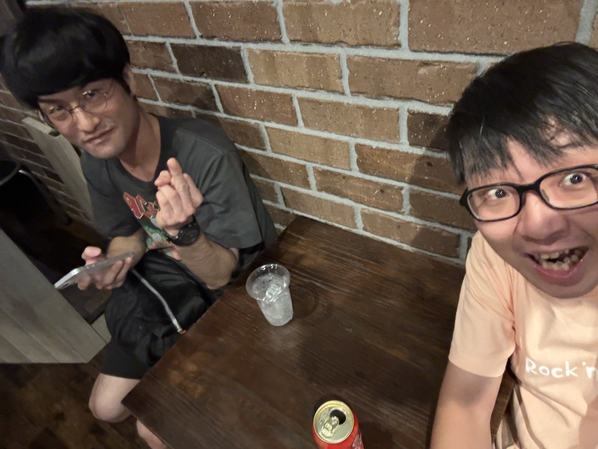 amada_tgm's tweet photo. おとぎ話、すばらしいライブ！！！
肩を叩かれて、振り向いたら哲平。
飲んで語って最高ナイトでした◎ https://t.co/04UBZsygZc