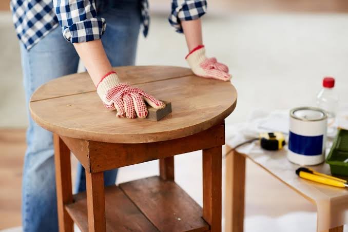 yaldablue's tweet photo. سوال تکنیکی: 

برای اونایی که furniture ری استور کردن تا حالا، همه جاش رو باید سنباده بزنیم؟ 
اگه یه جا نخوره سنباده،  رنگ بهش نمیچسبه یا قشنگ نمیشه؟ اگه فقط قشنگیه اون پشت مشت ها رو بی خیال شم دستم افتاد! 🙄🙄 https://t.co/fkZvdN39JQ