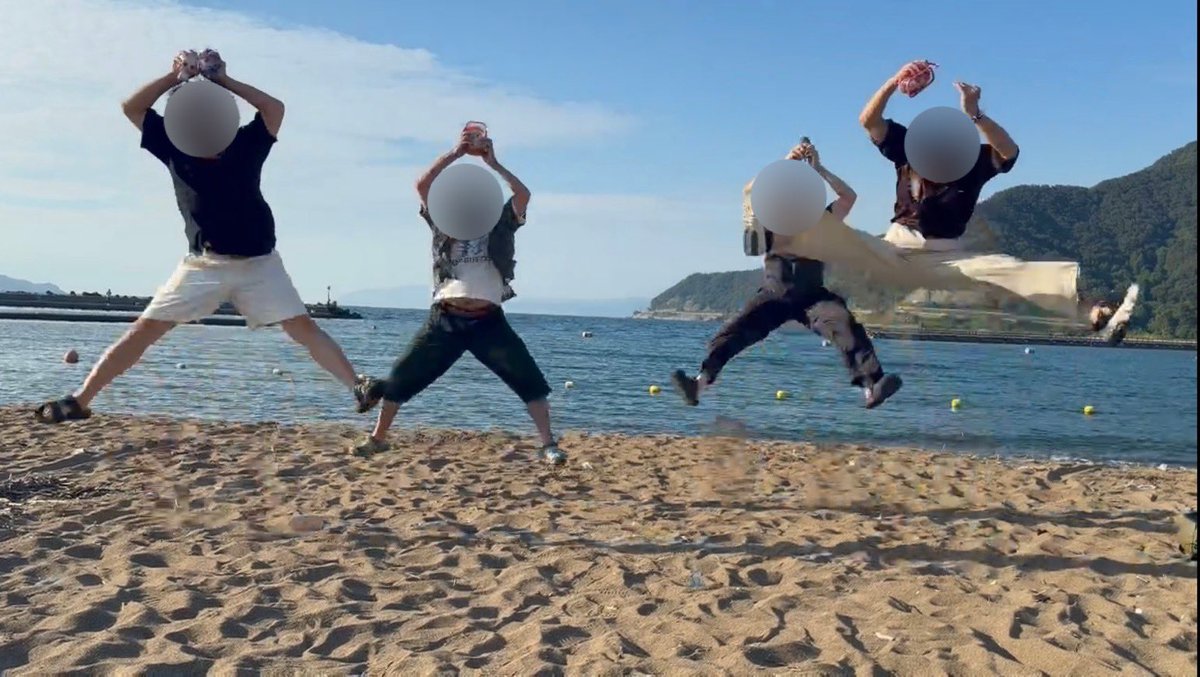 yagmi0309's tweet photo. オタクに「サマーマで撮ろうよ」って言われてできるかなと思ったけど、自分でもドン引きするぐらい足上がったし飛んでた（一番右） https://t.co/LEEFF6ZTDD