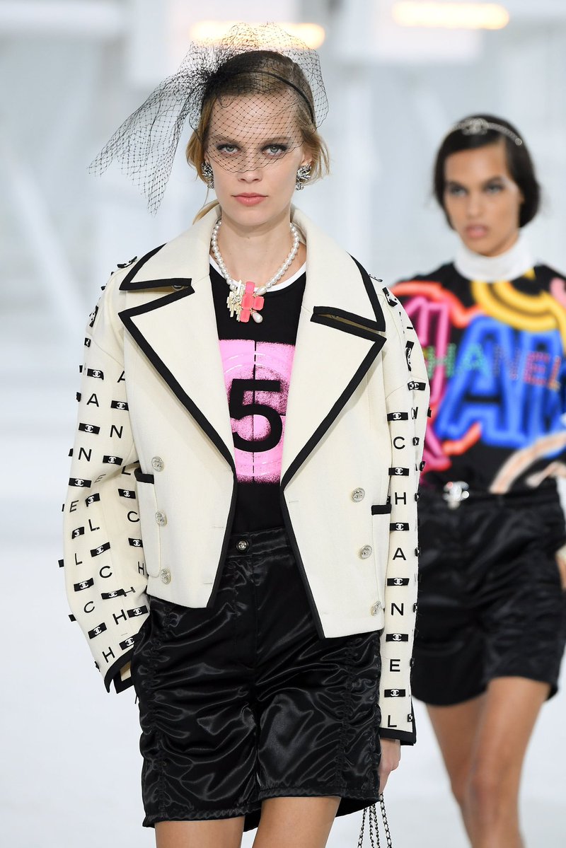 georaama's tweet photo. Chanel by Virginie Viard spring 2021 N°5 tank top https://t.co/YqiaEXPeMj
