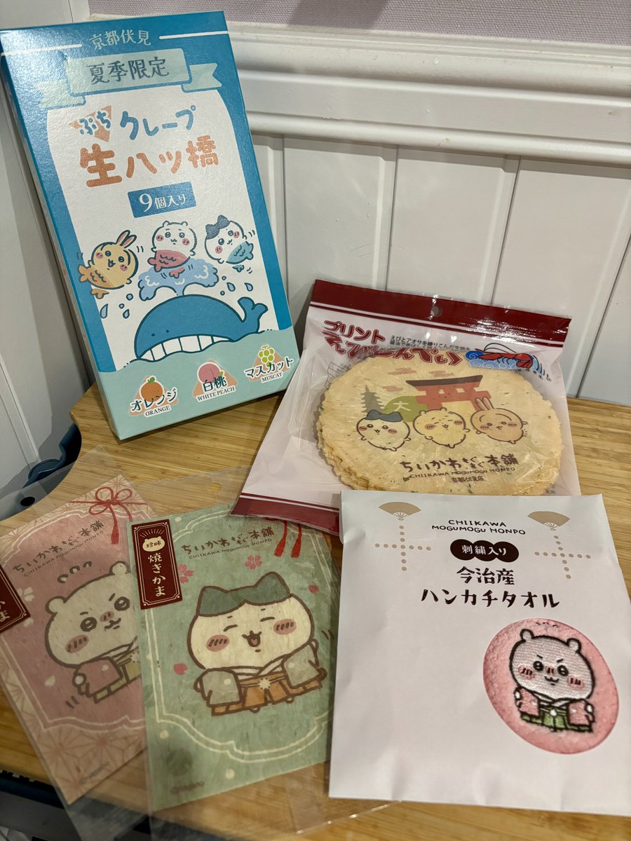 farrrr666's tweet photo. ちいかわもぐもぐ本舗のお土産貰った☺️🤍
今治タオルがフワッッッフワでびっくりした😳 https://t.co/l1ghJrCeKd