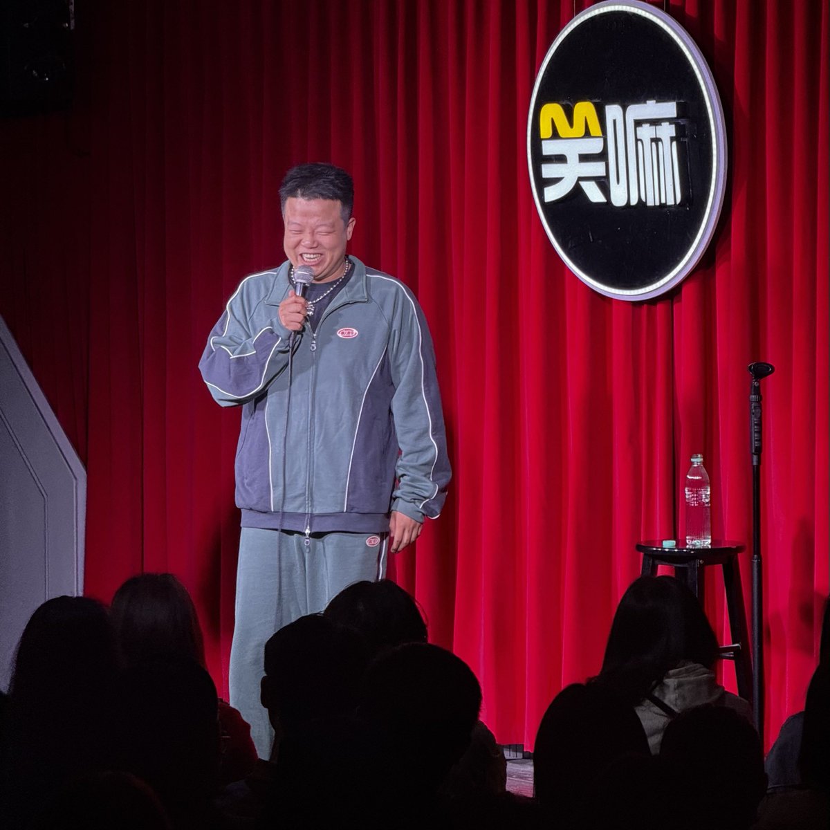 willy_qt's tweet photo. Just got bodied by my own joke about my cat thinking my Wi-Fi router is a sun. The whole room screamed so loud I think my cat moved to the closet. #ComedyLife https://t.co/JJHbq00a5K