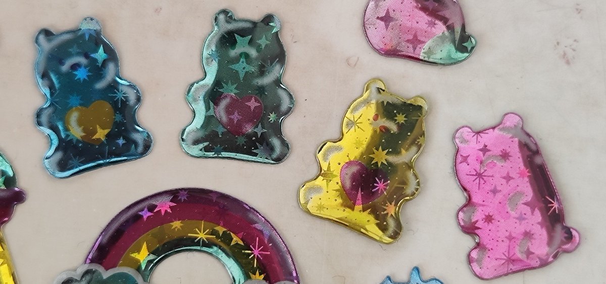 MORUTECORIC's tweet photo. omg they reincarnated into gummy bears https://t.co/uGoNbKOQHO