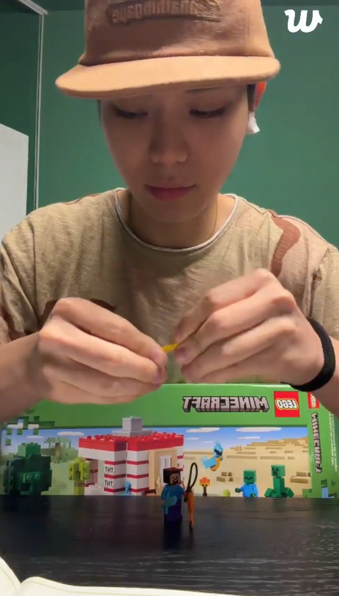 moonwaklin's tweet photo. brewek pokemon, nyusun lego, ngerakit gundam, udah inimah duit gajian habis buat beli mainan semua 😭 https://t.co/tEduvZgFtq