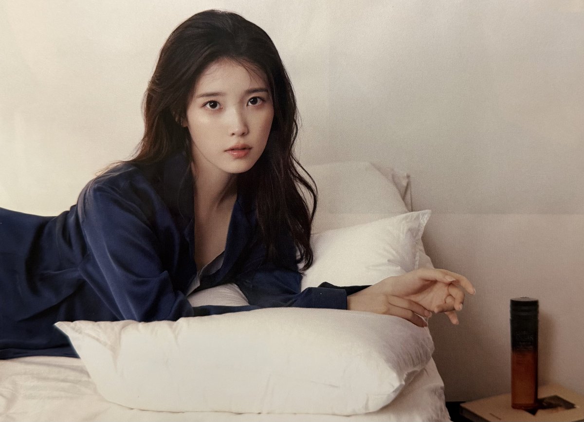 iuedelweiss's tweet photo. 엘르 9월호 아이유 에스티로더 화보 13P

IU for Estée Lauder in ELLE Korea’s September 2026 issue (13P)

스캔 아님 폰카임

#아이유 #IU #에스티로더 https://t.co/zJeBdq3jm3