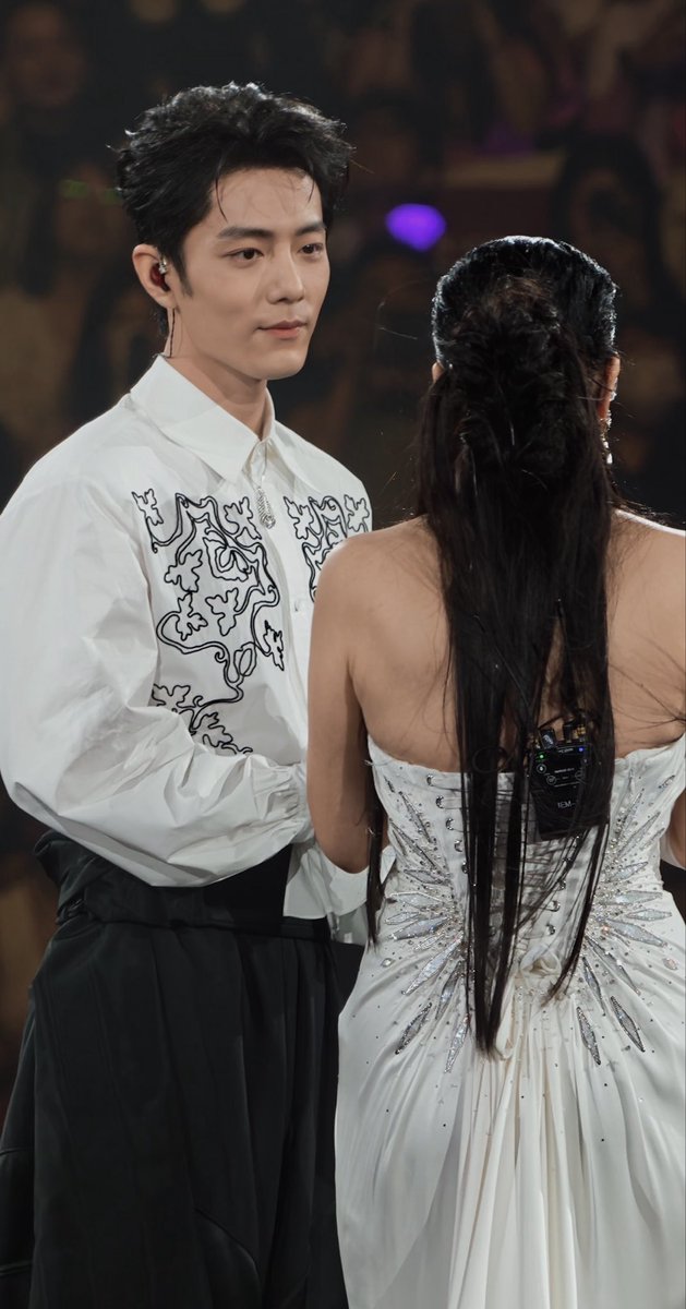 tinyghostfirex's tweet photo. The nuclear force of having Xiao Zhan’s full attention… how do mere mortals withstand it? https://t.co/uTiitFD0Tr