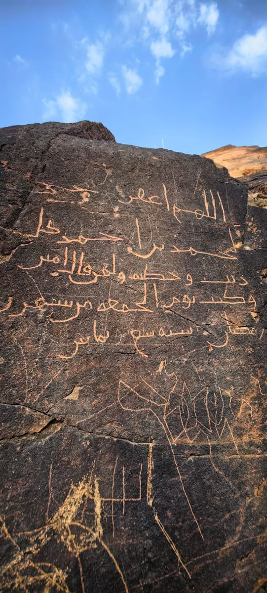 rhal_sh's tweet photo. وادي ثراد الأعلى في منطقة الباحة… جمالٌ يأسر العين، وطبيعةٌ تحكي قصة المكان. 🌿⛰️
وبين جنبات الوادي نقوش عربية وثمودية شاهدة على تاريخٍ عريق، لكنها للأسف لم تسلم من عبث العابثين.

حماية هذه النقوش مسؤولية الجميع؛ فهي إرثٌ لنا وللأجيال القادمة، فلنحافظ على تاريخنا كما نحافظ على جمال أرضنا.

#وادي_ثراد #الباحة #النقوش_الثمودية #التراث #الرحال_سحاب