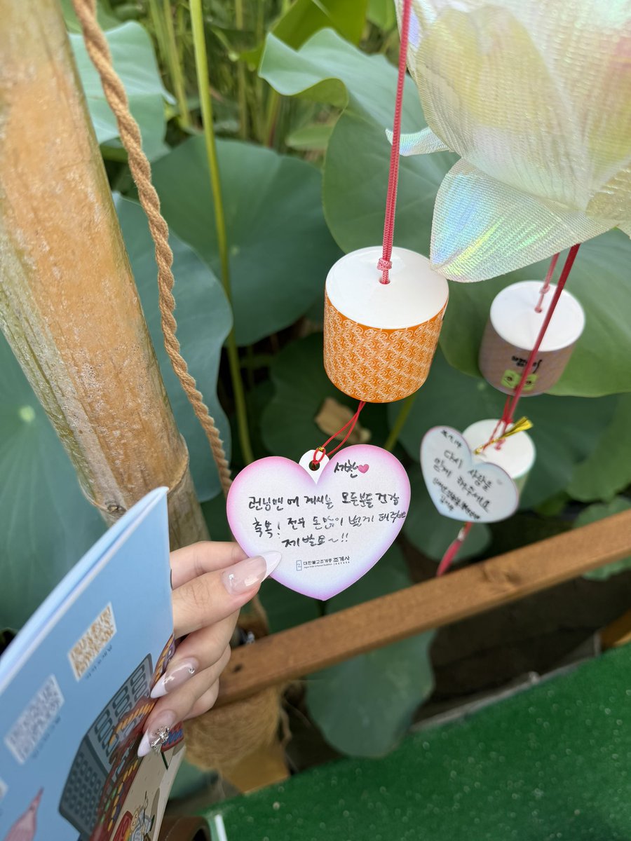 nyang2y's tweet photo. 🪷📿
지금딱절다니기좋은날씨   
마음을비워보자요 https://t.co/LarxBBl3rL