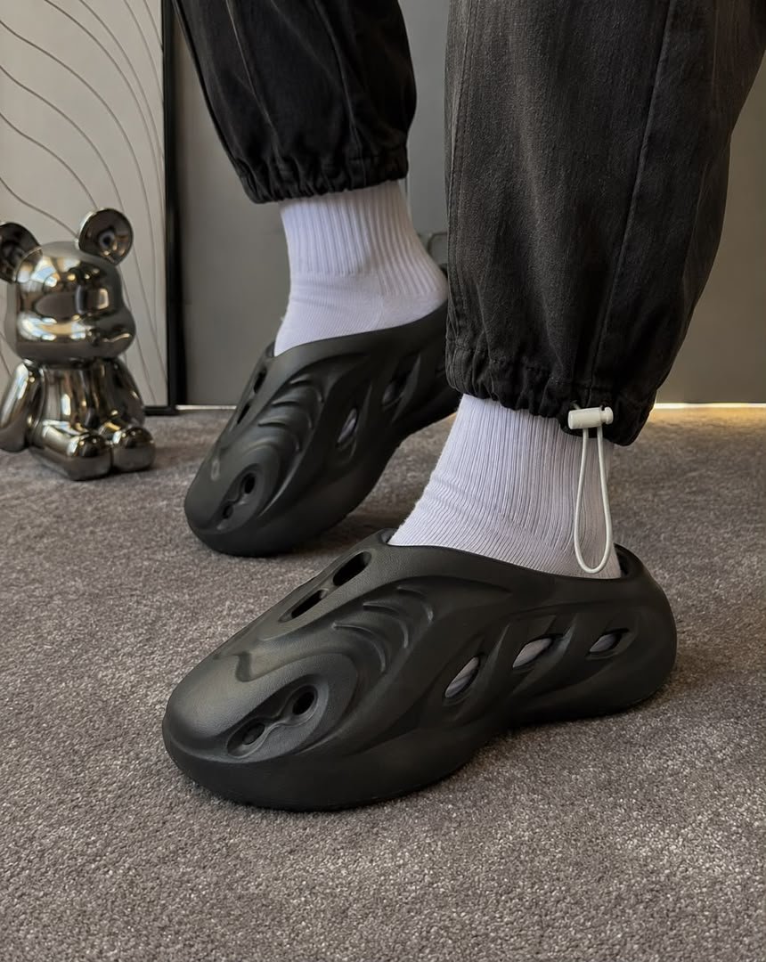 SophyDarlington's tweet photo. HIGH QUALITY PLAIN CLOGS
Size 40-45 Price 28,000 β
Comes fully boxed π¦
Location Lagos Nationwide delivery
Whatsapp link on bio
#Clogs #Lagosvendor #fashion #crocs #plaincrocs https://t.co/fuIq36KPhc